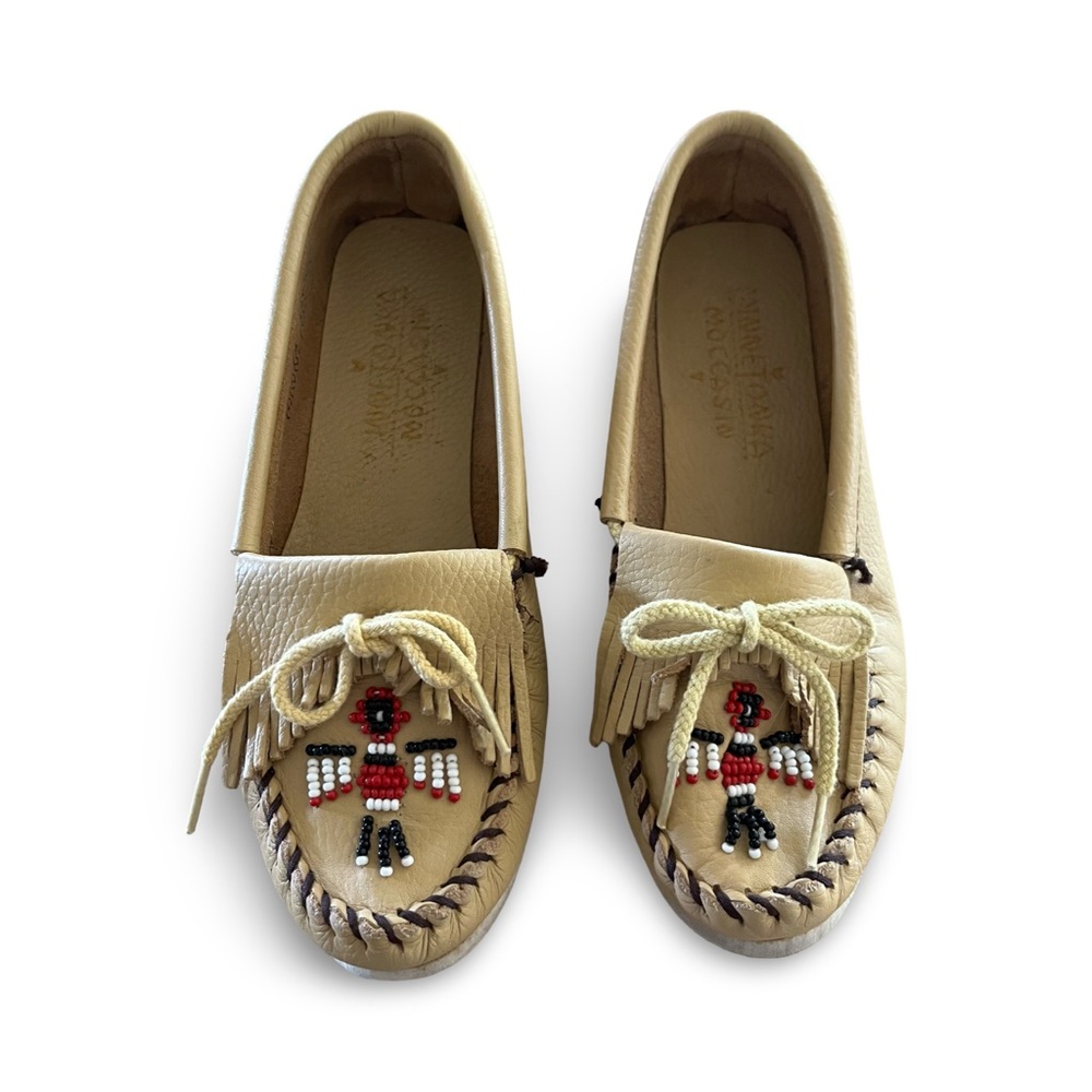 Minnetonka Tan / Beige Smooth Leather Moccasins w/ Beaded Thunderbird Design 7.5 - Picture 8 of 9
